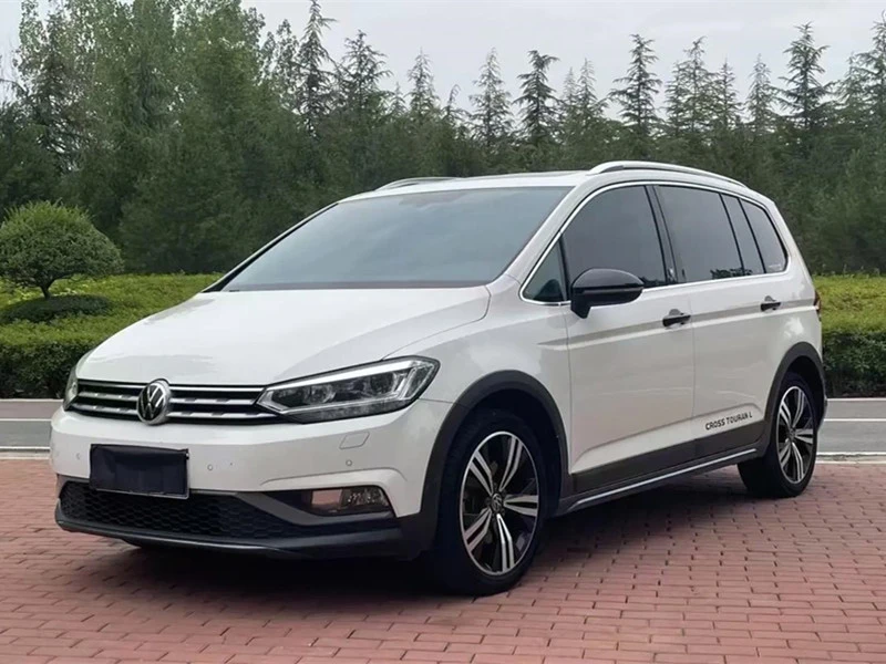 VW Touran L 280TSI DSG Cross 2024.g
